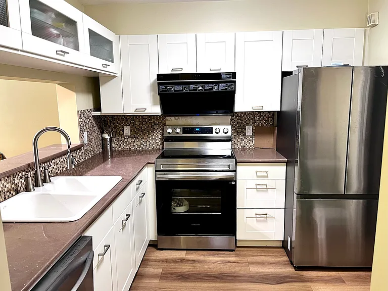 8460 Jellicoe St — Photo 4