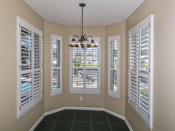 3rd image of 4402 Seabreeze Dr