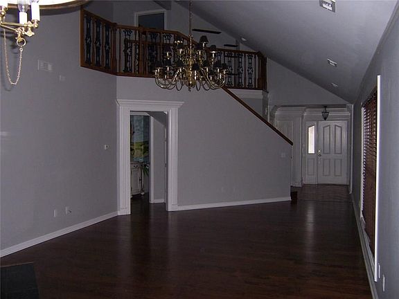 5th image of 155 E Cydnee St