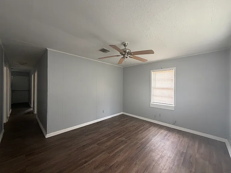 2618 Roosevelt Ave — Photo 4