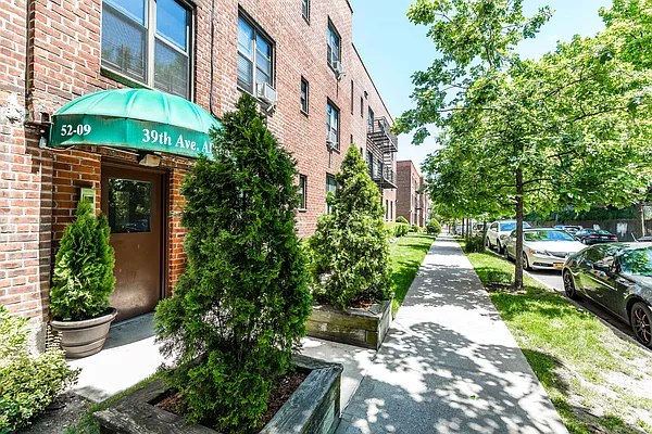 Sold by Douglas Elliman | media 21