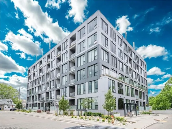 690 King St W, Kitchener, ON
