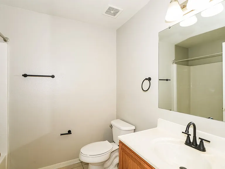 17026 Ongar Ct — Photo 15