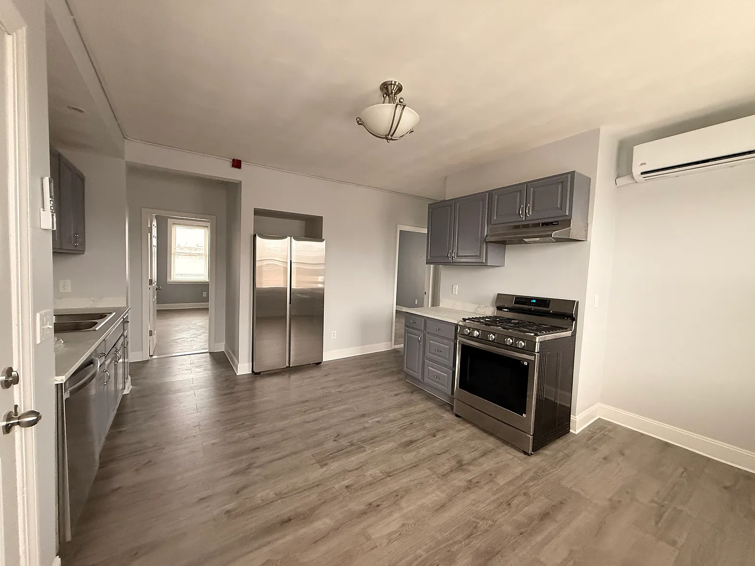 3 bed, 1600 sqft, $2,200 — Photo 3