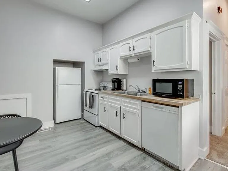 1113 Olympia Ave — Photo 12