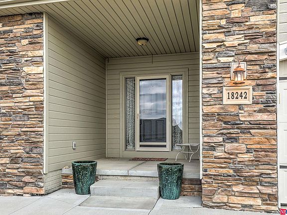 3rd image of 18242 Northern Hills Dr
