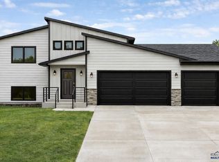 5521 Wind River Rd, Rapid City, SD 57702
