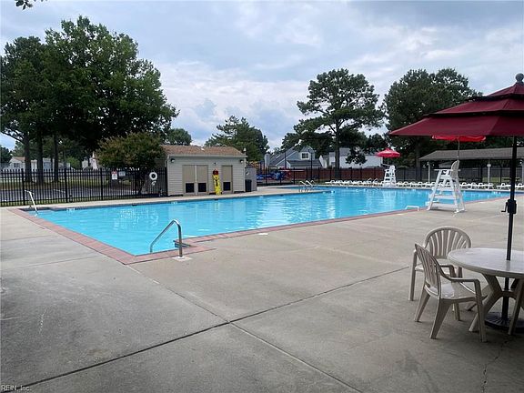 4th image of 3574 Campion Ave