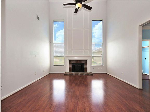 3rd image of 10419 Pearl Dr