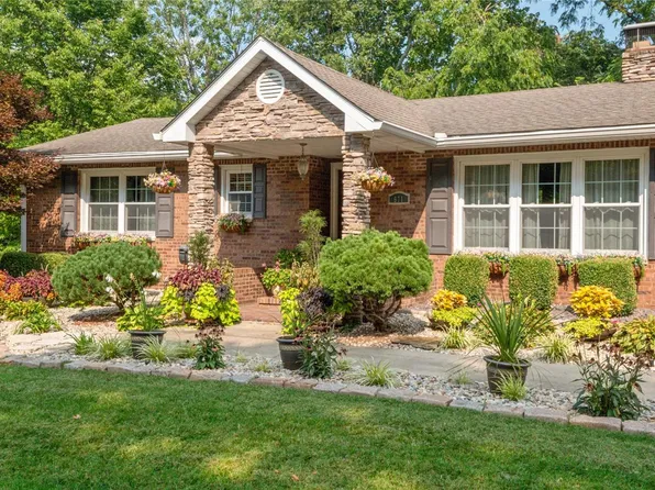 671 Glen Crossing Rd, Glen Carbon, IL 62034