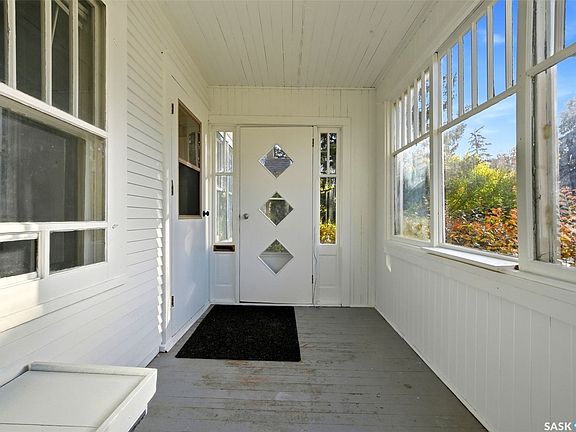 3rd image of 3129 Retallack Street