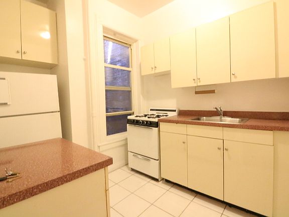 3rd image of 41 W 64th St #3BC