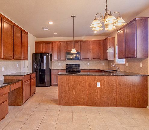 4th image of 414 Zoeller Way