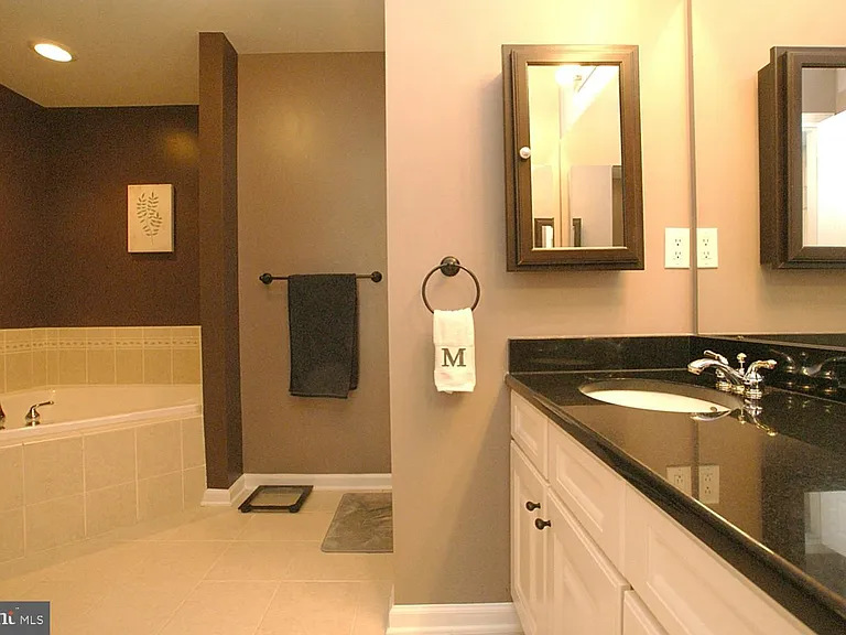 33 Farmington Ct — Photo 18