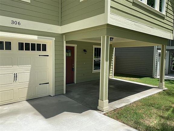4th image of 306 Carver St