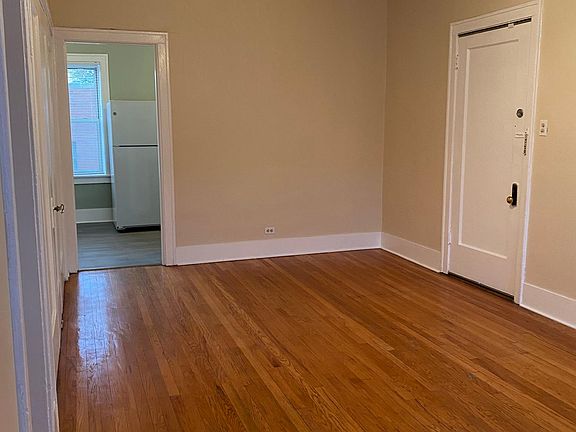 5th image of 7235 S Phillips Ave #3W