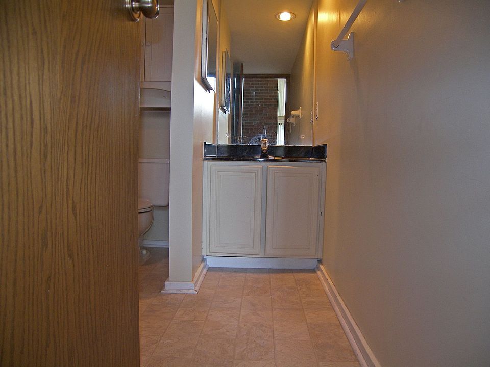 1ST FLR FULL BATH