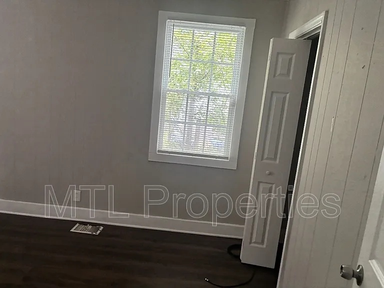 2239 Center St — Photo 8