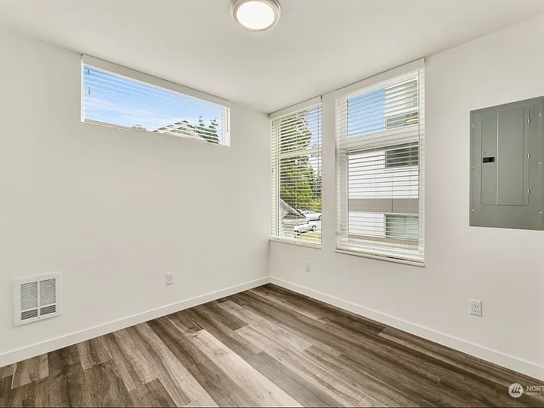 W Emerson St — Photo 1