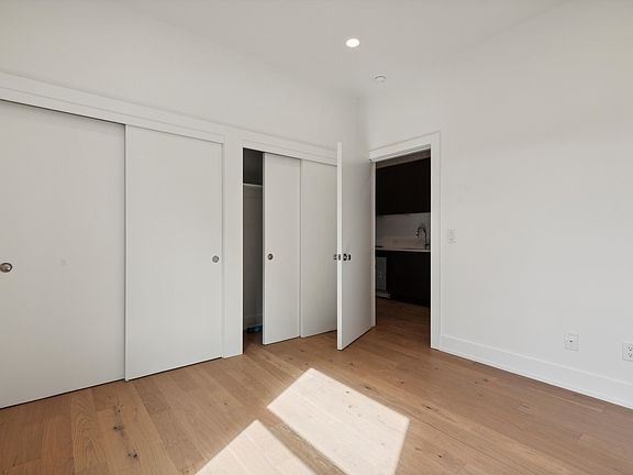 4th image of 1216 Shackamaxon St #202