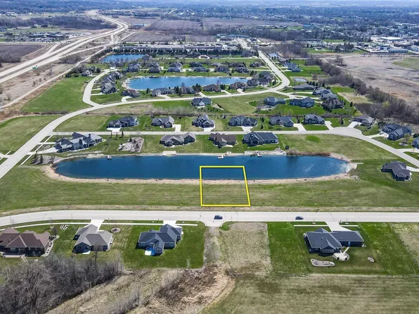 1100 Ducharme Pkwy #52, Fond Du Lac, WI 54935