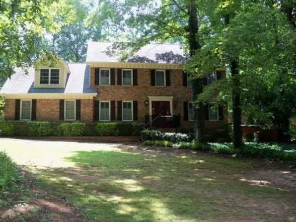 1153 Staples Dr, Lilburn, GA 30047