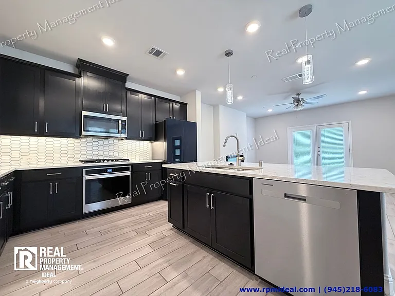 2130 Argolis Dr — Photo 8