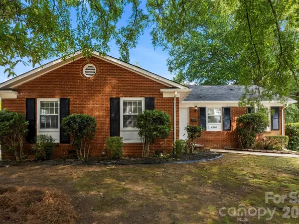 4700 Woodway Pl, Charlotte, NC 28208