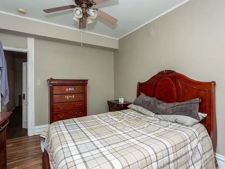 230 N Newstead Ave — Photo 14