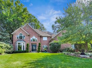 55 Ridgefield Ln, Willowbrook, IL 60527