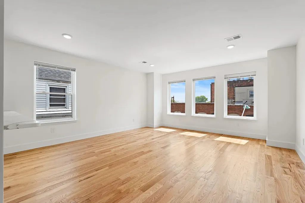 3 bed, 1069 sqft, $3,350 — Photo 4