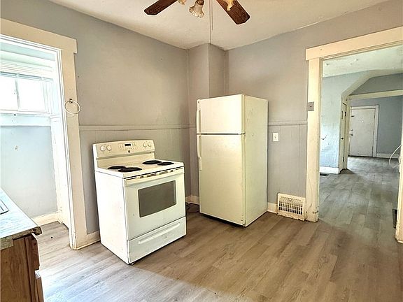 5th image of 215 Heaton Ave