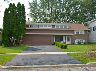 7052 Chestnut St, Hanover Park, IL 60133