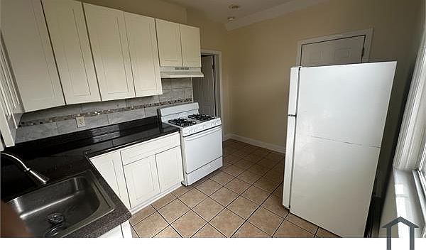 1st image of 388 Prescott St #2