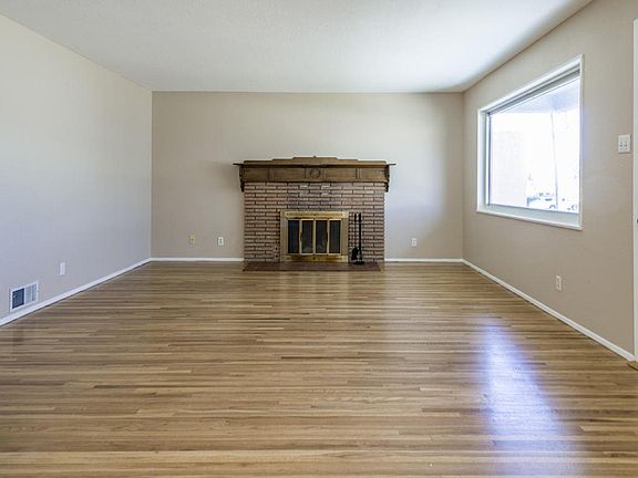 3rd image of 9532 Arvilla Ave NE