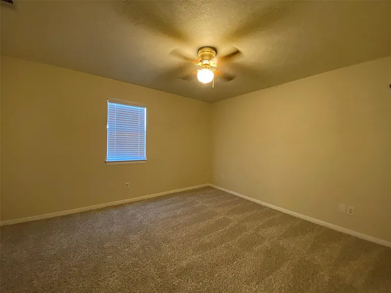 311 Willowick St — Photo 8