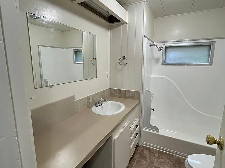 4550 SW 5th Ave — Photo 37