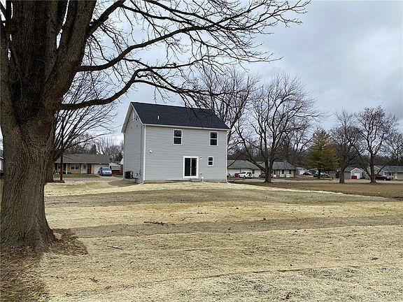 5th image of 421 Forest Ave