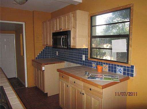 3rd image of 1402 Lakecrest Dr