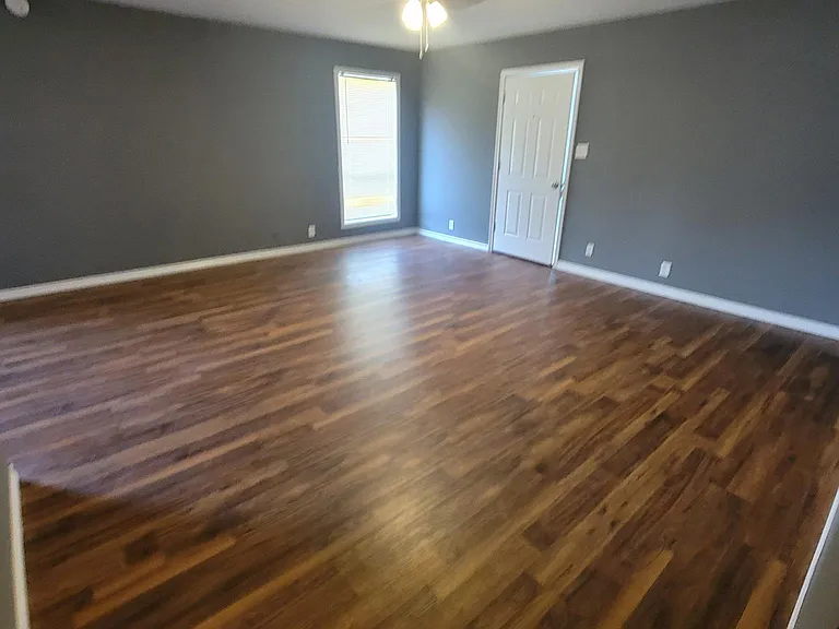 527 E Caney St #G — Photo 3