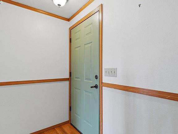 5th image of 653 SW Tanglewood Cir