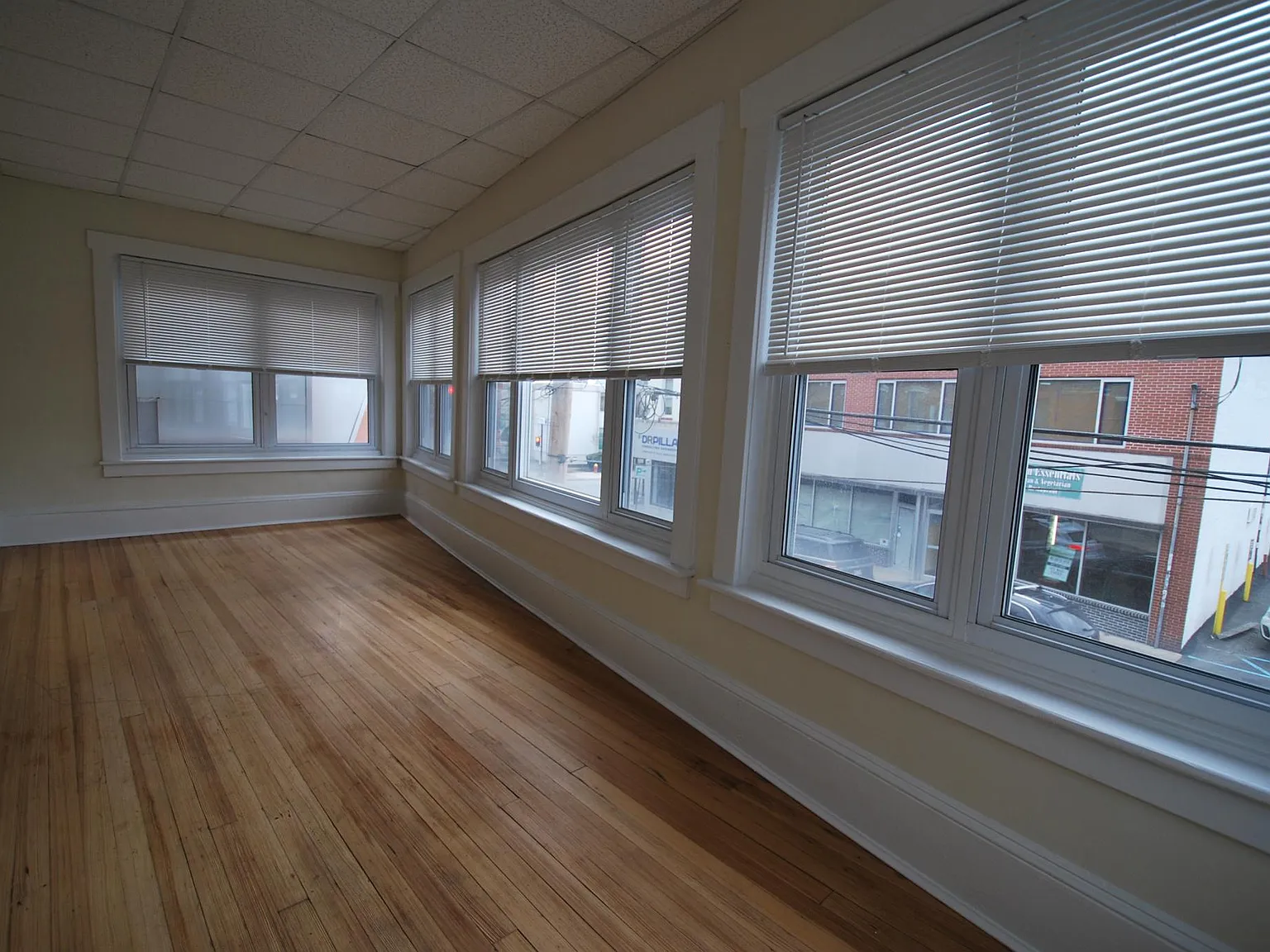 3 bed, 1000 sqft, $3,200 — Photo 4