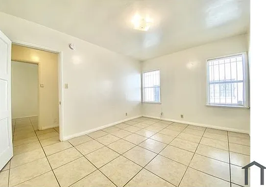 2822 W Vernon Ave — Photo 9