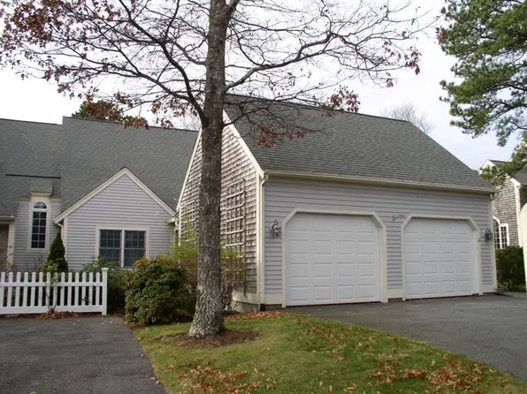 12 Gold Leaf Ln, Mashpee, MA 02649