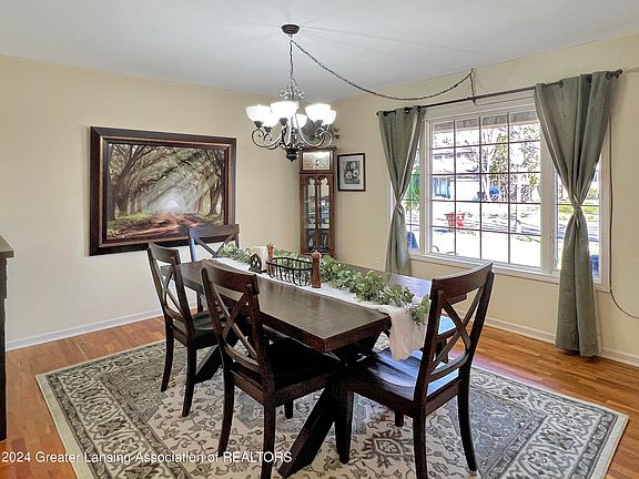 4th image of 2814 Darien Dr