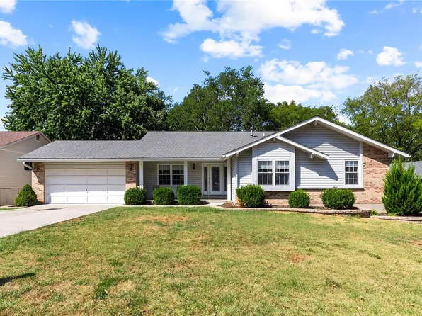 209 Shirewood Dr, Saint Charles, MO 63303
