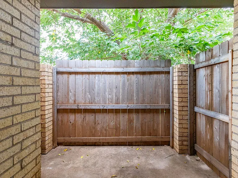 4925 Greenslope Dr — Photo 13