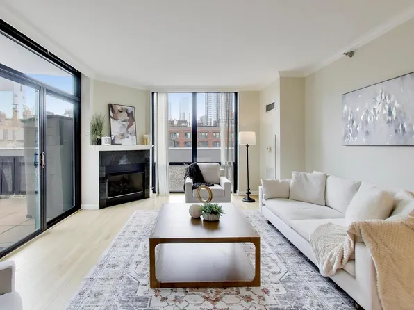 435 W Erie St APT 701, Chicago, IL 60654