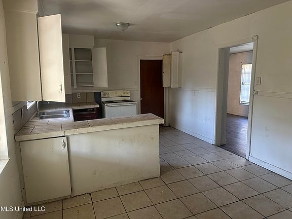 2nd image of 1867 Shamrock Dr
