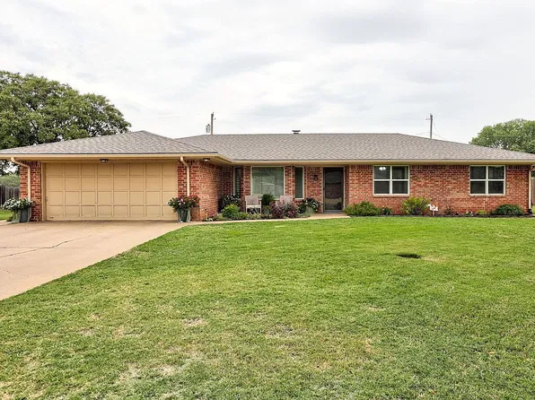 1212 N 8th St, Fairview, OK 73737